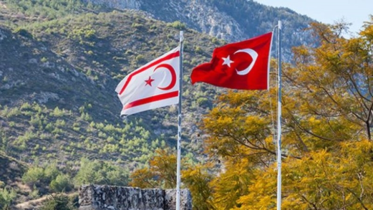 KKTC ve Türkiye Bayrakları