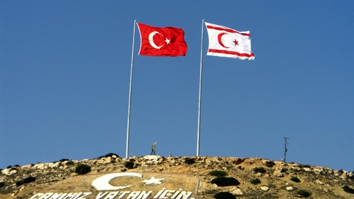 KKTC ve Türkiye Bayrakları